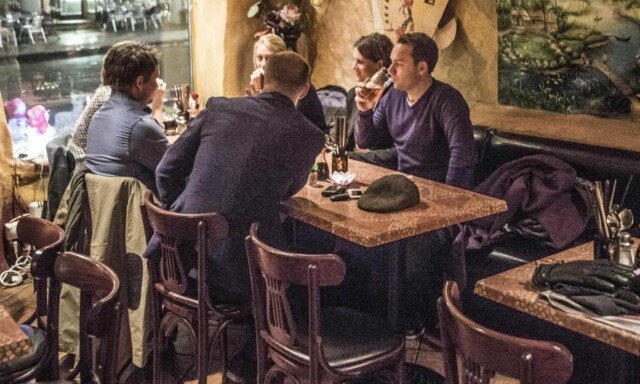 Oslos beste pho-suppe får du i en lakserosa grotte